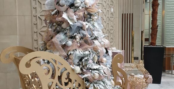 Frozen Christmas Tree with Pink details