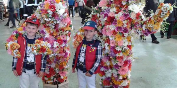 Roaming-Flower-Pot-Folks