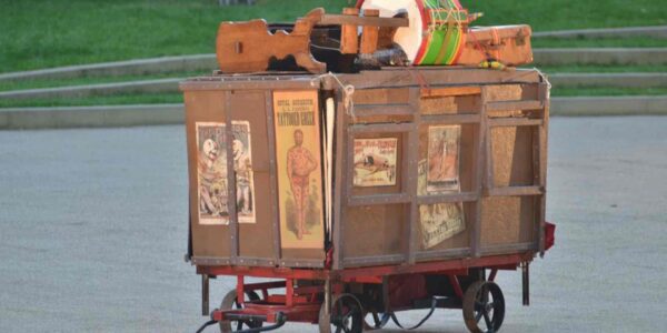 Sideshow-Caravan-Walkabout-Prop