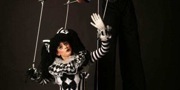 Spooky-Puppeteer-and-Puppet-All-Ages