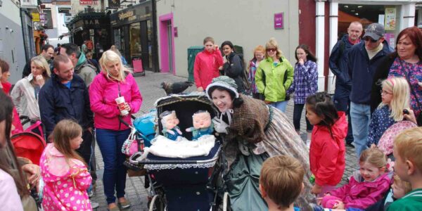 Walkabout-Christmas-Puppet-Entertainer