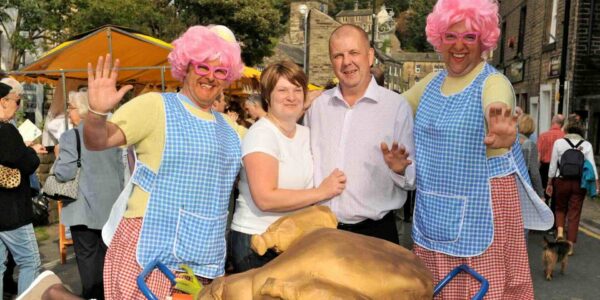 Walkabout-Comedy-Dinner-Ladies-Parades