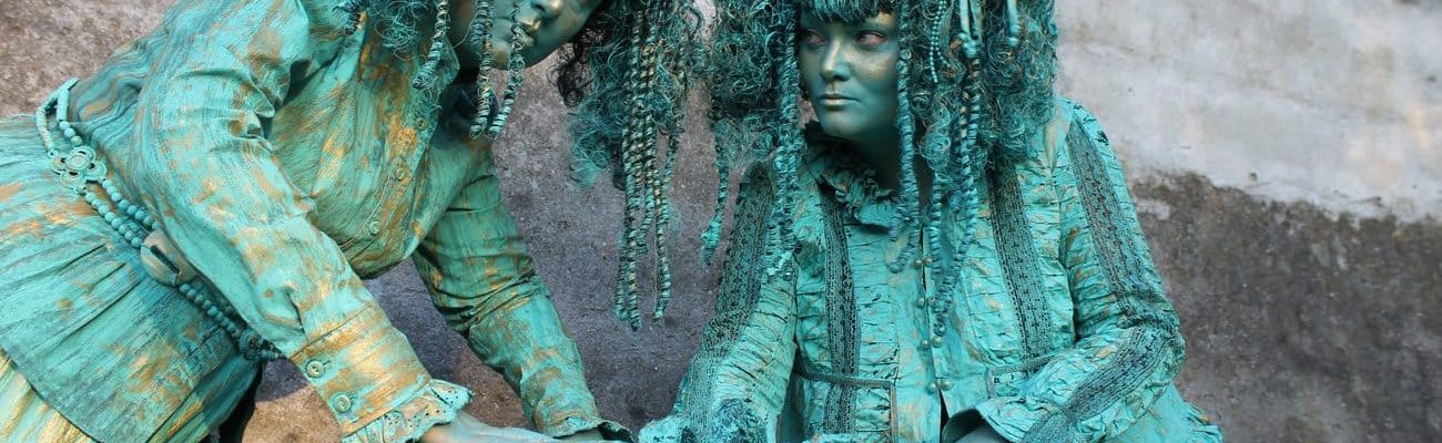 Fantastic interactive statue act
