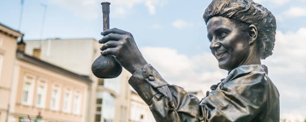 Bronze Living Statue performer available to book for event appearances in the UK. Bronze Living Statue performer available to book for event appearances in the UK.