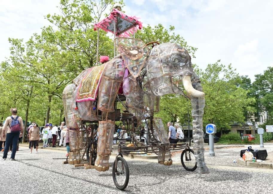 Festival entertainment for hire in the UK.