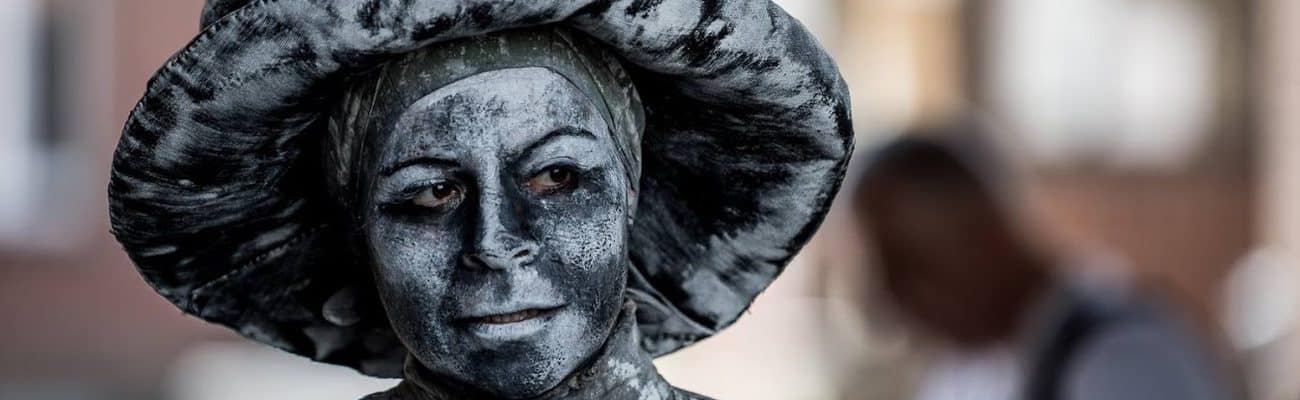 Interactive statue act for hire Interactive statue act for hire