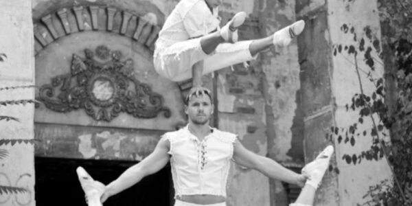 Acrobatic-Balancing-Performers
