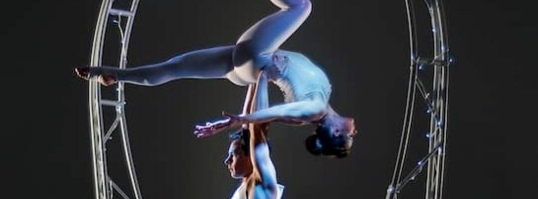 Acrobatic-Christmas-Themed-Performance Acrobatic-Christmas-Themed-Performance