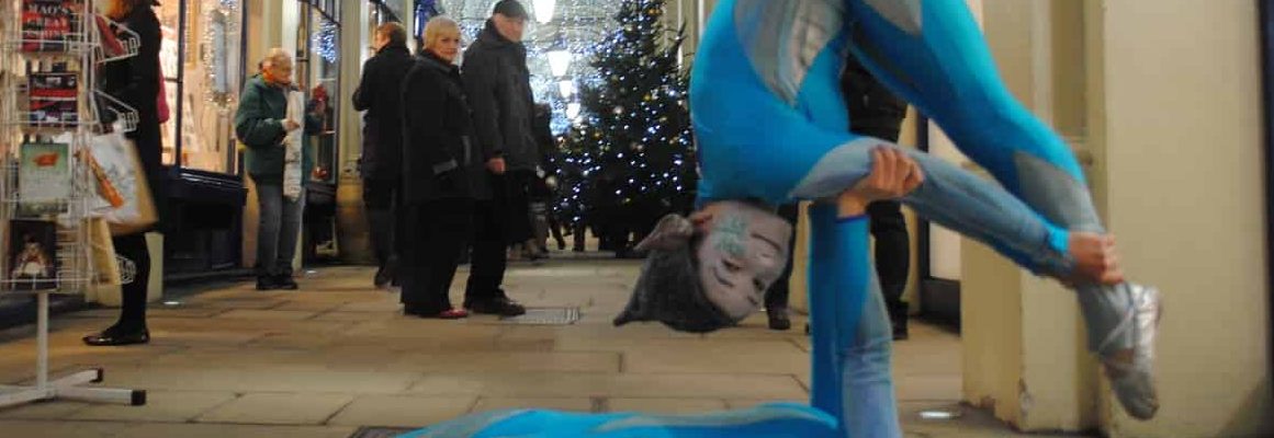 Acrobatic-Icy-Elves