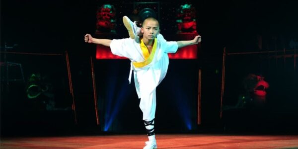 Acrobatic-Kung-Fu-Performance