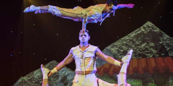 Acrobatic-Performers-For-Hire