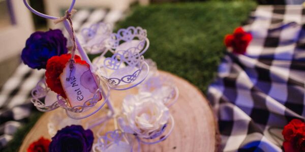 Alice-In-Wonderland-Table-Decorations