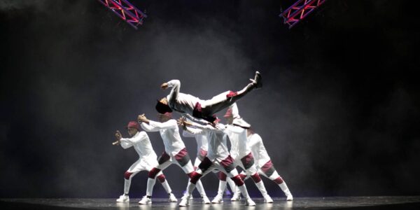 Amazing-Dance-Troupe-Flawless
