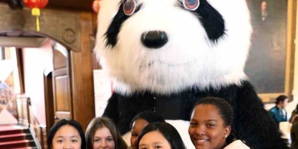 Animatronic-Panda-Poses-With-Children