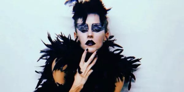 Black-Swan-Themed-Ballerina