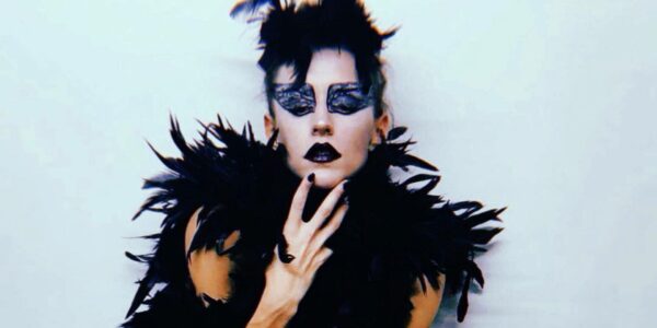 Black-Swan-Themed-Ballerina