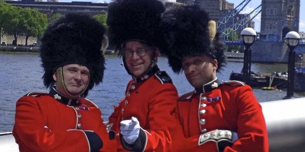 British-Royal-Palace-Guard-Mime-Artists
