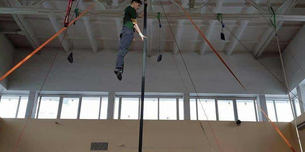 Chinese-Pole-Acrobat