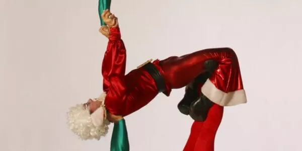 Christmas-Acrobatic-Entertainment