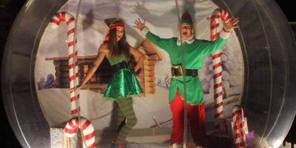 Christmas-Elves-In-Christmas-Photo-Booth