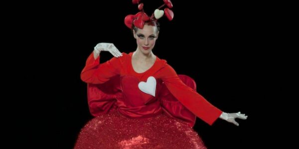 Christmas-Love-Heart-Stilt-Walker