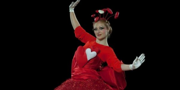 Christmas-Stilt-Performers-For-Hire