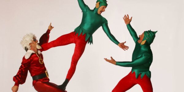 Christmas-Themed-Acrobatic-Troupe