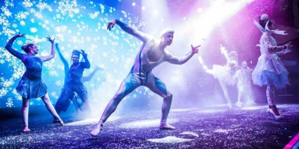 Christmas-Themed-Circus-Show