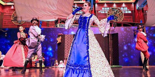 Christmas-Themed-Shows-For-Hire