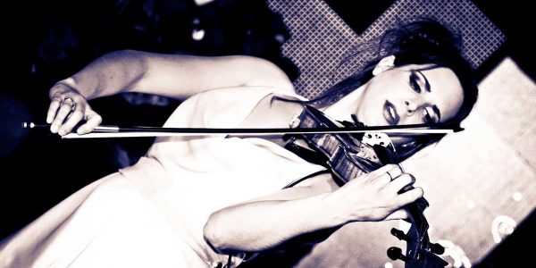 Classical-Violinist-Musician-Hire