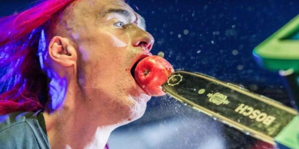 Close-Up-Chainsaw-Performance