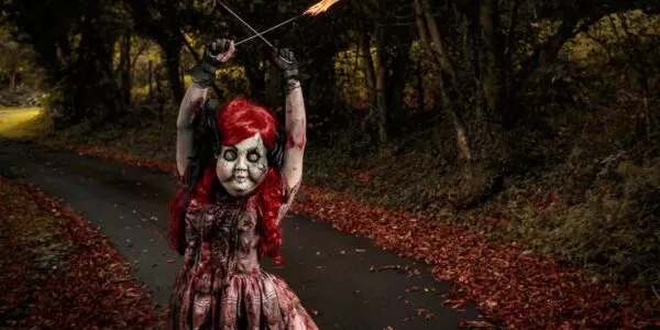 Creepy-Halloween-Doll-Entertainer
