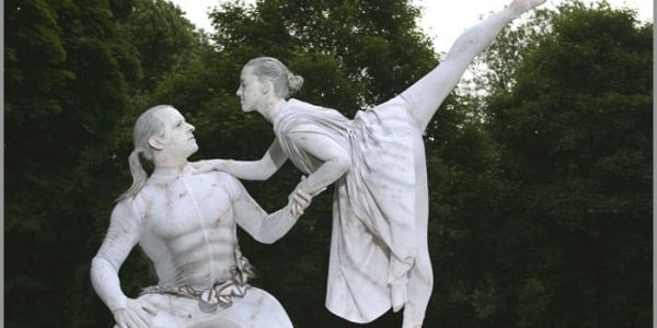 Daring-Wedding-Acrobats