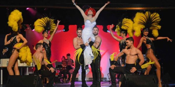Drag-Queen-Stage-Show-Performance