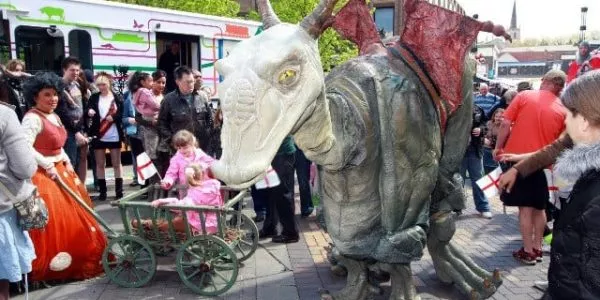 Dragon-Performer-St-Georges-Day