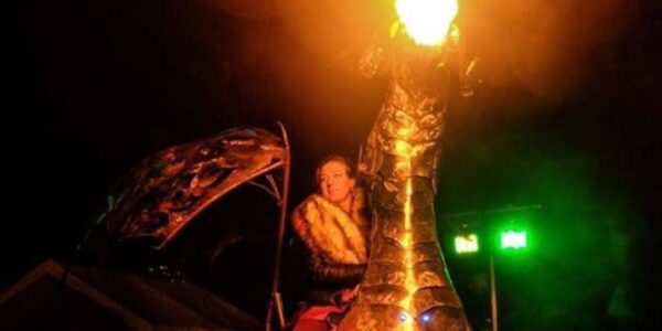 Fantasy-Themed-Dragon-Parade-Entertainer