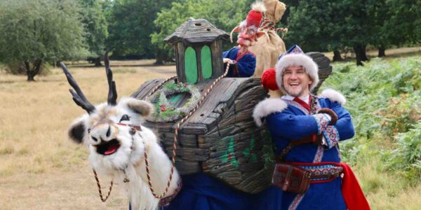 Festive-Walkabout-Entertainers