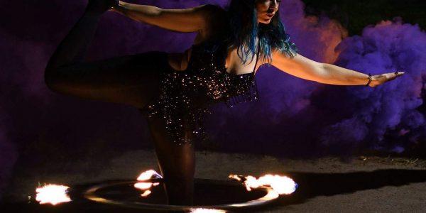 Freestyle-Hula-Hoop-Act