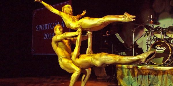 Golden-Acrobalance-Act