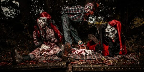 Halloween-Entertainment-Toys-Of-Torture-Walkabout-Act