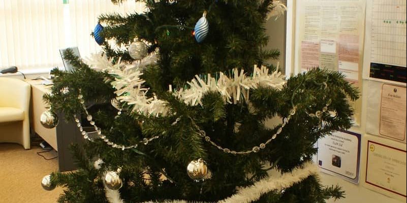Human-Christmas-Tree Human-Christmas-Tree