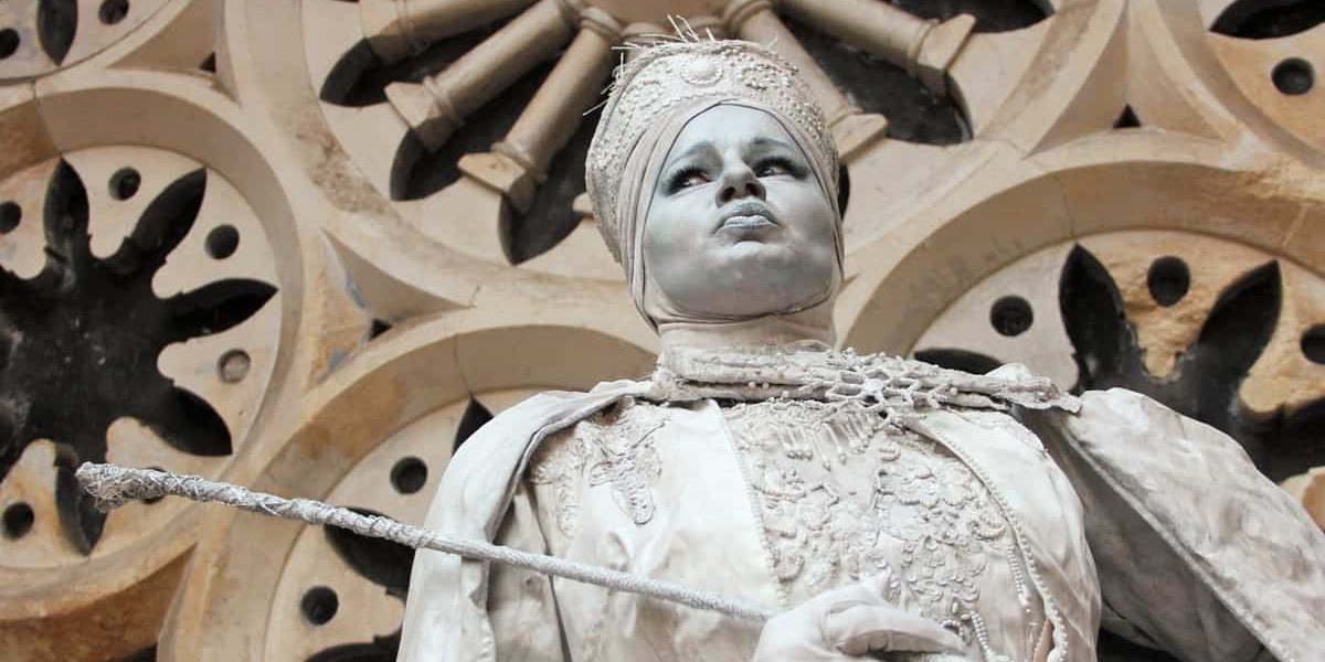 Ice-Queen-Human-Statue