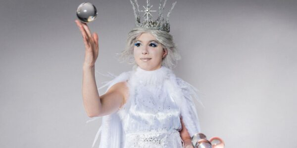 Ice-Themed-Juggling-Performer