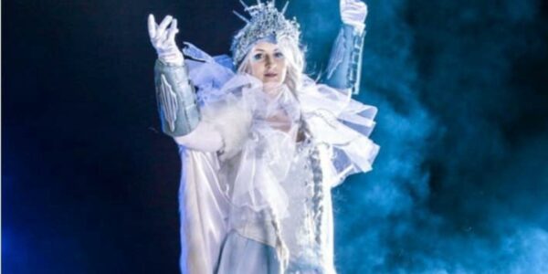 Ice-Themed-Stilt-Walker-Acts