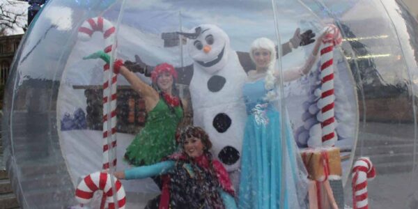 Inflatable-Snow-Blobe-Photo-Experience
