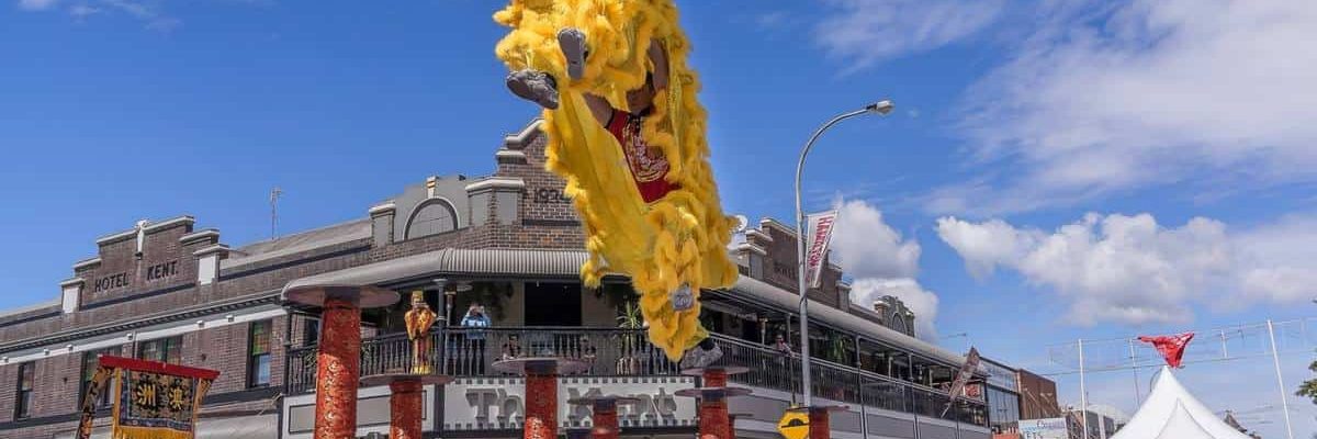 Jumping-Chinese-Lion-Dancers-Performance Jumping-Chinese-Lion-Dancers-Performance