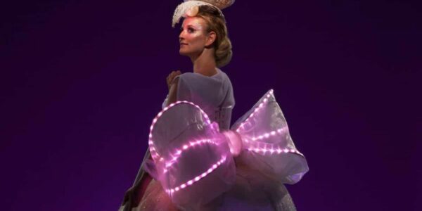 LED-Bow-Stilt-Walkers