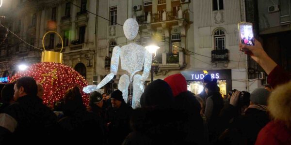 Light-Puppet-Stands-In-Crowd