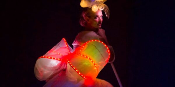 Light-Up-Christmas-Stilt-Walkers
