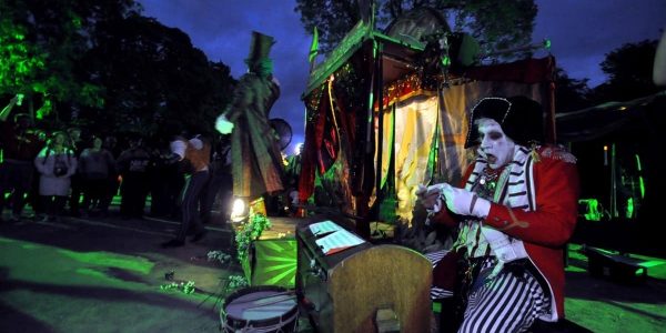 Lost-Souls-Street-Theatre-Show-Hire